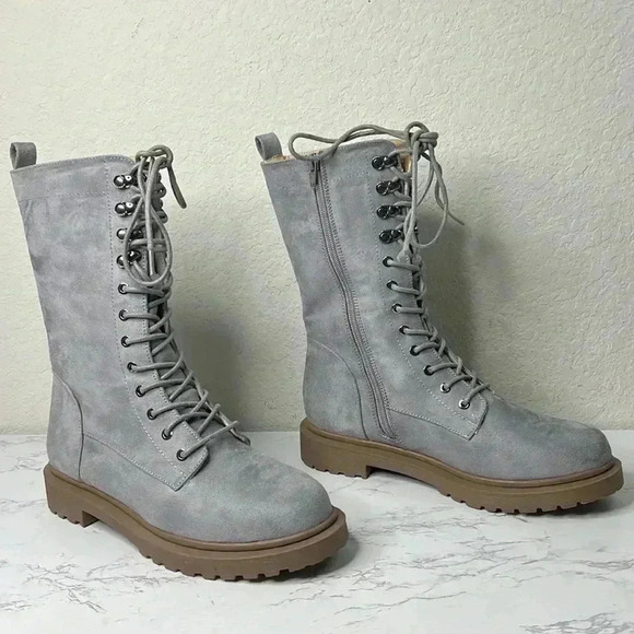 Journee Collection Cadee Tru
Comfort Foam Inside Zip Block Heel Booties
Grey 8.5 - Picture 3 of 14